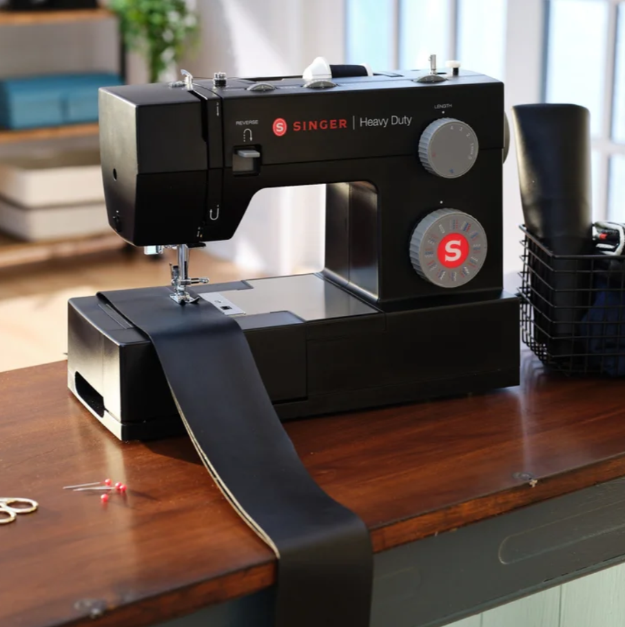 SINGER Heavy Duty 8832 Black Sewing Machine